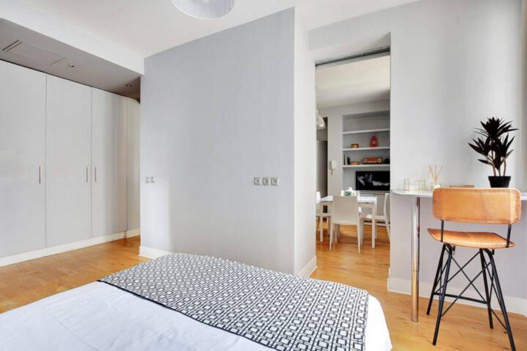Appartement Elegant 2 Pieces Moderne - Rue Du Colisee Parijs