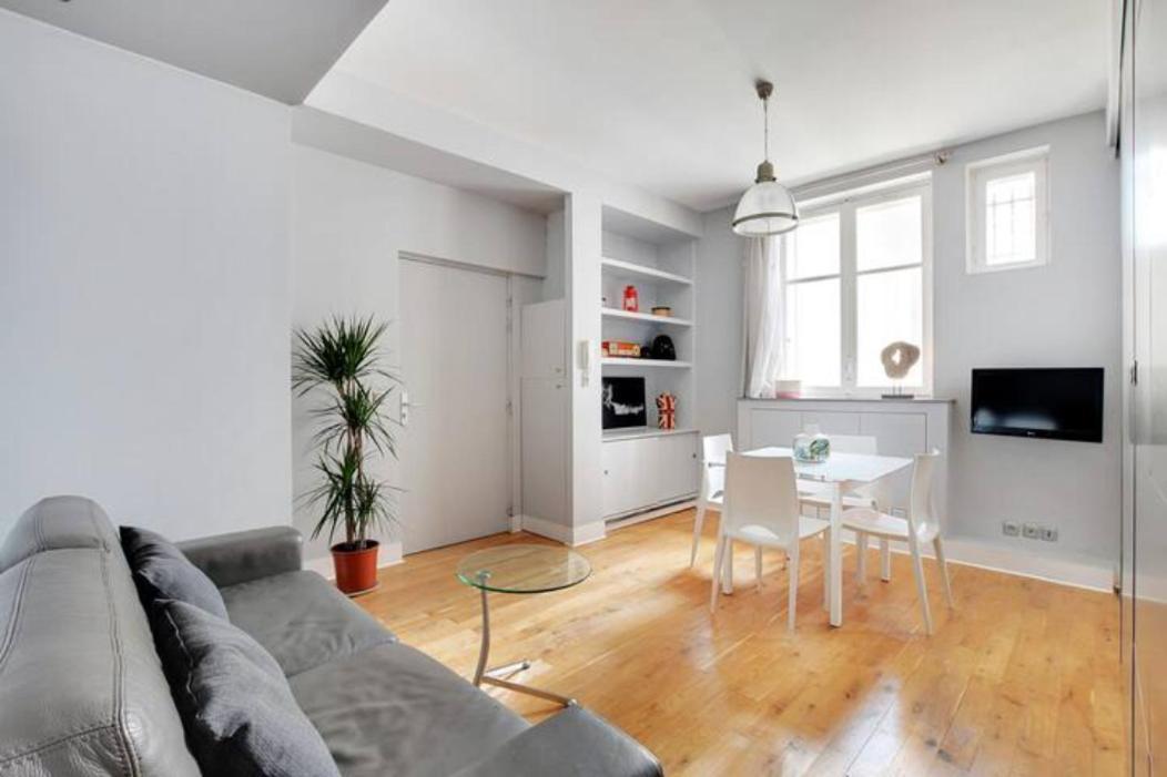 Elegant 2 Pieces Moderne - Rue Du Colisee Parijs