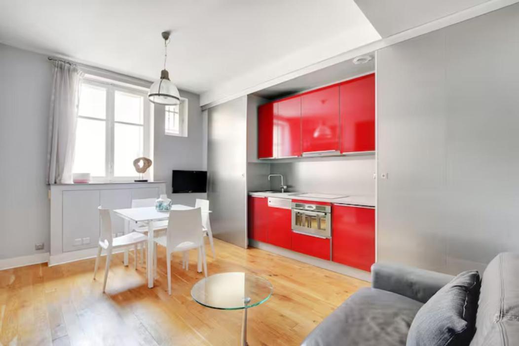Elegant 2 Pieces Moderne - Rue Du Colisee * Parijs